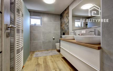 Priestranný 5-izbový RD s na 802 m² pozemku v pokojnej obci Macov