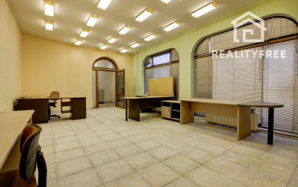 Na prenájom predajňa a kancelárske priestory v Šamoríne