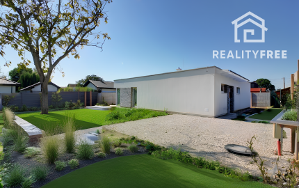 REZERVOVANÝ- Na predaj skolaudovaný 4i RD s pozemkom 596 m² v Malej Pake. BONUS realizácia štandardu v cene!