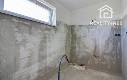 REZERVOVANÝ- Na predaj skolaudovaný 4i RD s pozemkom 596 m² v Malej Pake. BONUS realizácia štandardu v cene!