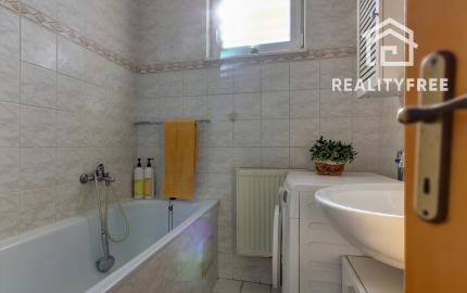 Na predaj: 2 izbový byt 49,79 m², Latorická,  BA-Pod. Biskupice