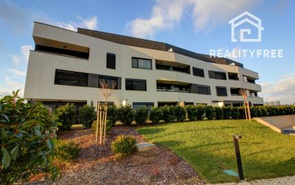 Na prenájom: 2-i byt s terasou, loggiou, bazénom a parkovaním v Rovinke