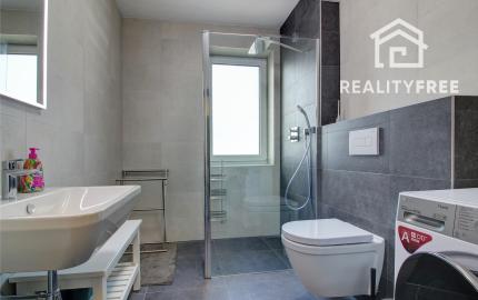 Na prenájom: 2-i byt s terasou, loggiou, bazénom a parkovaním v Rovinke