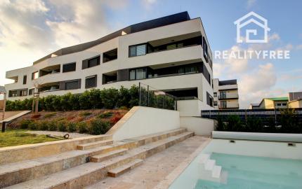 Na prenájom: 2-i byt s terasou, loggiou, bazénom a parkovaním v Rovinke