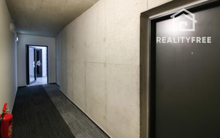 Na prenájom: 2-i byt s terasou, loggiou, bazénom a parkovaním v Rovinke