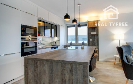 Na prenájom: 2-i byt s terasou, loggiou, bazénom a parkovaním v Rovinke