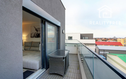 Na prenájom: 2-i byt s terasou, loggiou, bazénom a parkovaním v Rovinke