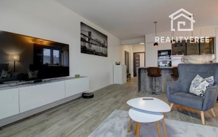 Na prenájom: 2-i byt s terasou, loggiou, bazénom a parkovaním v Rovinke