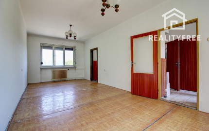 Na predaj: 4 izbový rodinný dom na pozemku 481 m², obec Dobrohošť