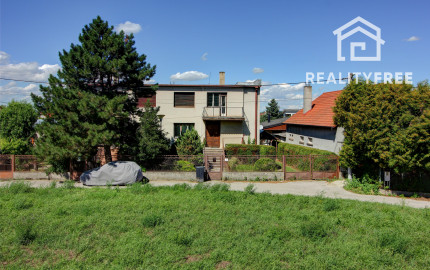 Na predaj: 4 izbový rodinný dom na pozemku 481 m², obec Dobrohošť