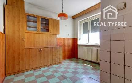 Na predaj: 4 izbový rodinný dom na pozemku 481 m², obec Dobrohošť