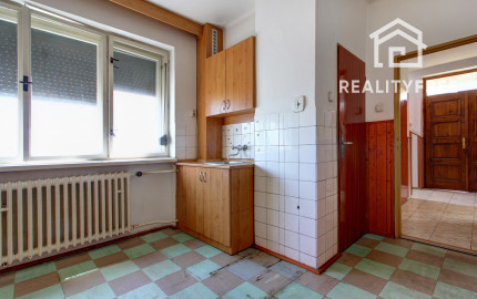 Na predaj: 4 izbový rodinný dom na pozemku 481 m², obec Dobrohošť