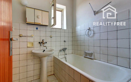 Na predaj: 4 izbový rodinný dom na pozemku 481 m², obec Dobrohošť