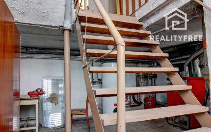 Na predaj: 4 izbový rodinný dom na pozemku 481 m², obec Dobrohošť