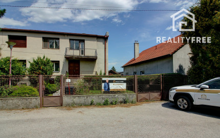 Na predaj: 4 izbový rodinný dom na pozemku 481 m², obec Dobrohošť