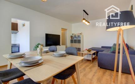 Na predaj dvojgarsónka De Luxe so zasklenou loggiou  – Pečnianska ulica, Petržalka