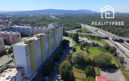 Na predaj dvojgarsónka De Luxe so zasklenou loggiou  – Pečnianska ulica, Petržalka