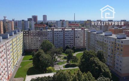 Na predaj dvojgarsónka De Luxe so zasklenou loggiou  – Pečnianska ulica, Petržalka