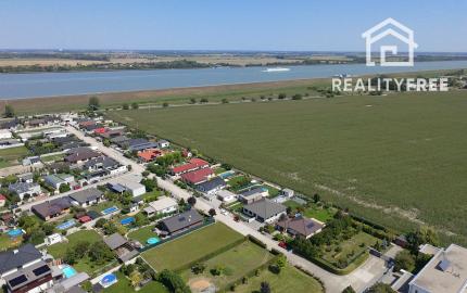 Na predaj: 3,5 izbový rodinný dom s prístavbou a garážou na pozemku o rozlohe 761 m², obec Dobrohošť