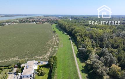 Na predaj: 3,5 izbový rodinný dom s prístavbou a garážou na pozemku o rozlohe 761 m², obec Dobrohošť