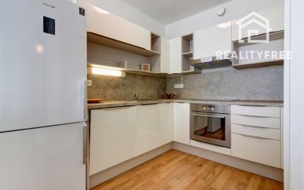 Rezervované- Moderný 2-izbový byt s balkónom, pivnicou a vlastným parkovaním v Green Village, Dunajská Lužná