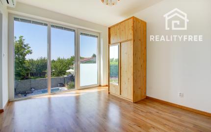 Rezervované- Moderný 2-izbový byt s balkónom, pivnicou a vlastným parkovaním v Green Village, Dunajská Lužná