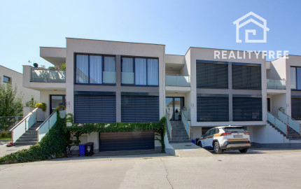 Rezervované- Moderný 2-izbový byt s balkónom, pivnicou a vlastným parkovaním v Green Village, Dunajská Lužná