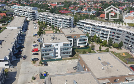 Rezervované- Moderný 2-izbový byt s balkónom, pivnicou a vlastným parkovaním v Green Village, Dunajská Lužná