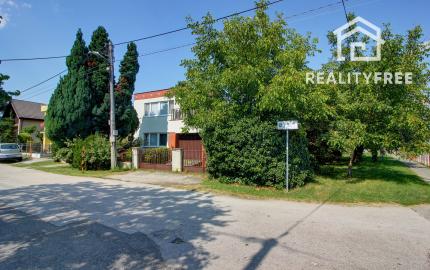 Na predaj: 3izbový rodinný dom s garážou , pozemok 757 m² - Kvetoslavov