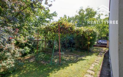 Na predaj: 3izbový rodinný dom s garážou , pozemok 757 m² - Kvetoslavov