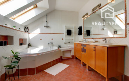 Na predaj - 5i RD s UP 214m², pozemok 625m² Hamuliakovo