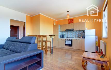 Na predaj: priestranný 3 izbový byt 65 m² , Rohovce, okres. Dun. Streda