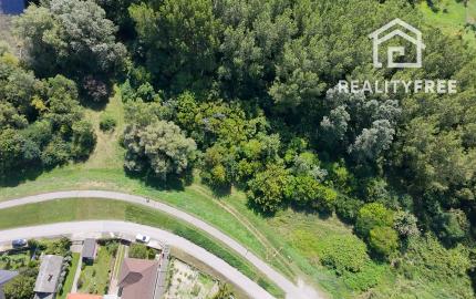 Na predaj: 3,5 izbový rodinný dom s prístavbou a garážou na pozemku o rozlohe 761 m², obec Dobrohošť