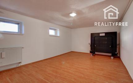 Predaj 5-izbového rodinného domu s pivnicou a krásnou záhradou – Veľká Paka