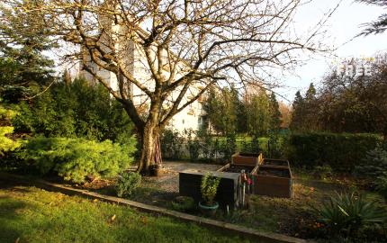 Na predaj 3 izbový byt, kompletne zrekonštruovaný, samostatný, s garážou,  s 2 pivnicami a predzáhradkou