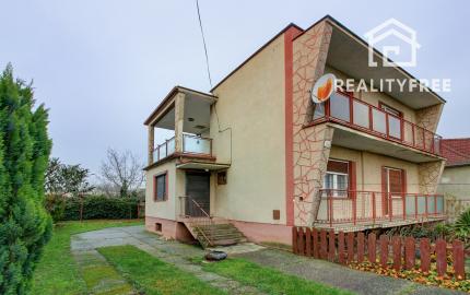 Na predaj: 4izbový rodinný dom s garážou , pozemok 800 m² - Čakany