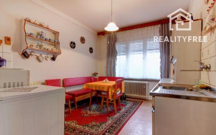 Na predaj: 4izbový rodinný dom s garážou , pozemok 800 m² - Čakany