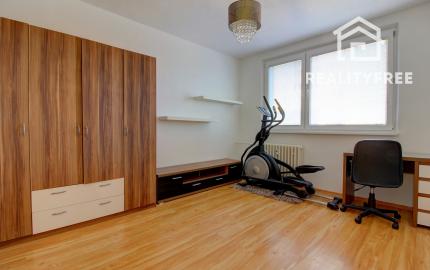 Klimatizovaný, zariadený 3-izbový byt s dvoma loggiami – BA Petržalka, Osuského ulica