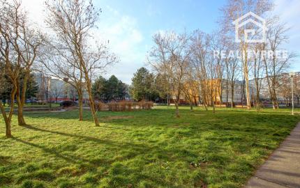 Klimatizovaný, zariadený 3-izbový byt s dvoma loggiami – BA Petržalka, Osuského ulica