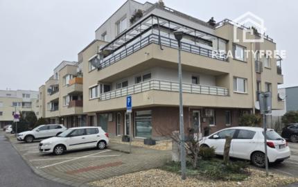 Na prenájom 2i byt v Rovinke s parkovacím státím