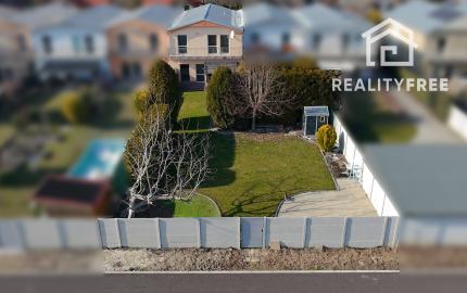 Na predaj priestranný 164 m² 4-i. RD s garážou Rovinka – Jasná ul.