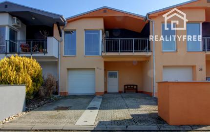 Na predaj priestranný 164 m² 4-i. RD s garážou Rovinka – Jasná ul.