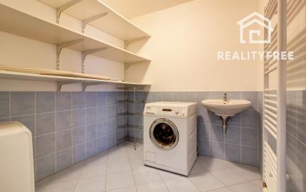 Na predaj priestranný 164 m² 4-i. RD s garážou Rovinka – Jasná ul.