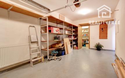 Na predaj priestranný 164 m² 4-i. RD s garážou Rovinka – Jasná ul.