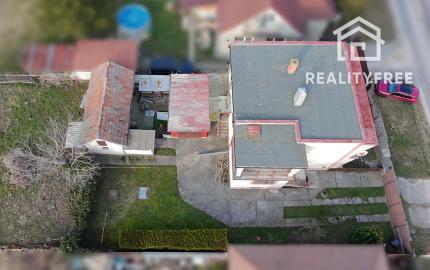 Na predaj: 4izbový rodinný dom s garážou , pozemok 800 m² - Čakany