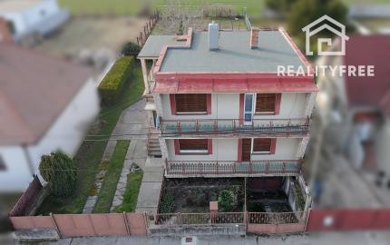 Na predaj: 4izbový rodinný dom s garážou , pozemok 800 m² - Čakany