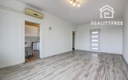 Na predaj 3 izbový, zrekonštruovaný byt v Komárne, ulica Damjanichova