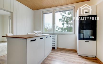 Na predaj 3 izbový, zrekonštruovaný byt v Komárne, ulica Damjanichova