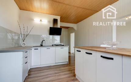 Na predaj 3 izbový, zrekonštruovaný byt v Komárne, ulica Damjanichova