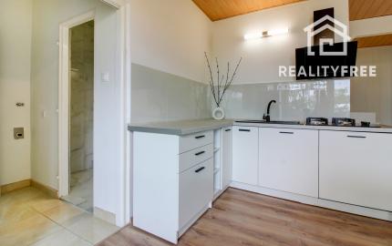 Na predaj 3 izbový, zrekonštruovaný byt v Komárne, ulica Damjanichova